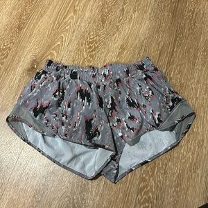 Lululemon Hotty Hot Shorts 2.5 inch